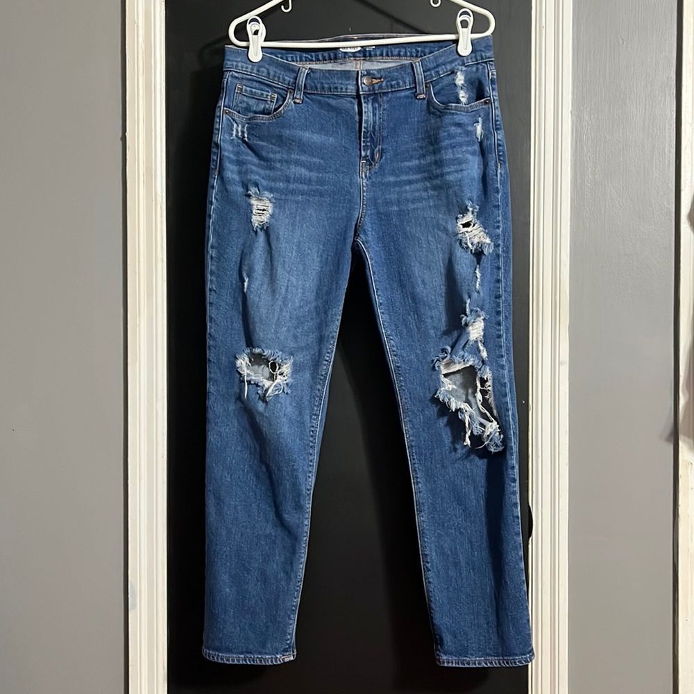 Old Navy Distressed Boyfriend Jeans Size: 10 Inseam: 28”